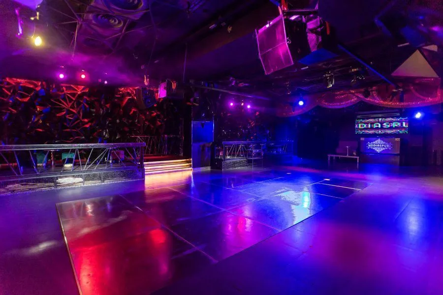 Sala Central de Medias Puri, la discoteca escondida bajo el Teatro Nuevo Apolo en Tirso de Molina