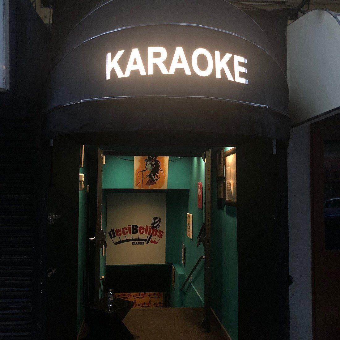 Sala de Karaoke Decibelios Madrid